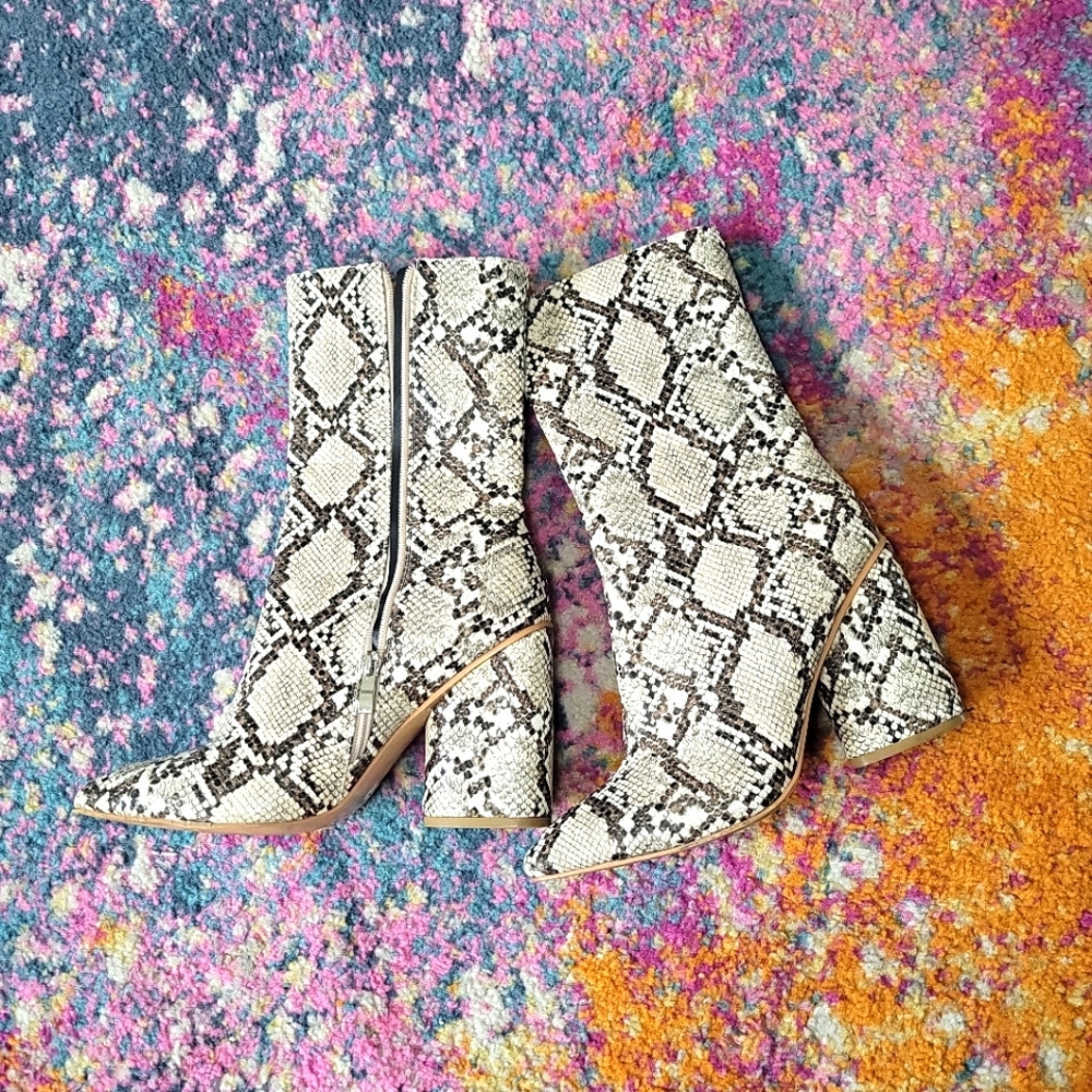✨️ Pretty Little Thing Snakeskin Boots